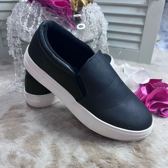Soda Flat Slip On Casual Sneakers Memory Foam REIGN-G White Sole Black PU 8 💗 - Picture 1 of 10